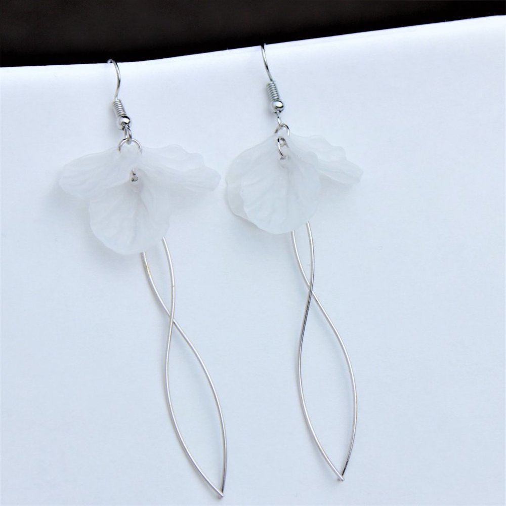 Boho White Flower With Long silver Tassel  Earring - Picture 2 of 13